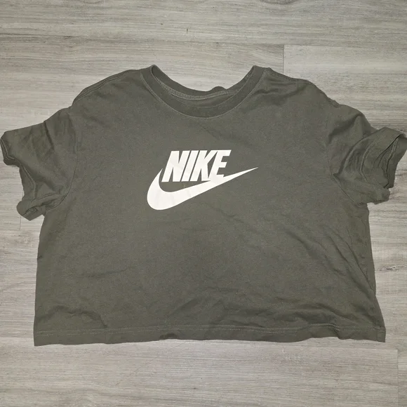 Lot Of 4 Nike Womens Loose Fit Crop T-Shirts Sz L - Picture 2 of 5